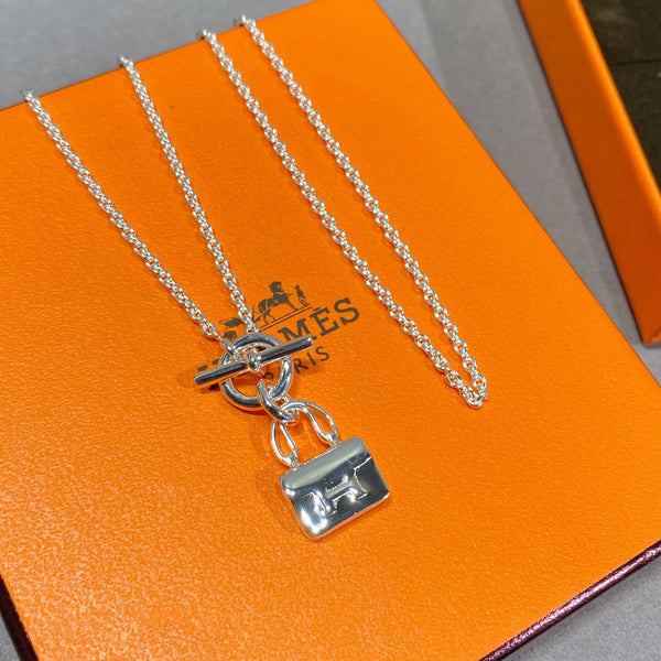 ˇShow YourselfˇCONSTANCE PEDANT SILVER NECKLACE