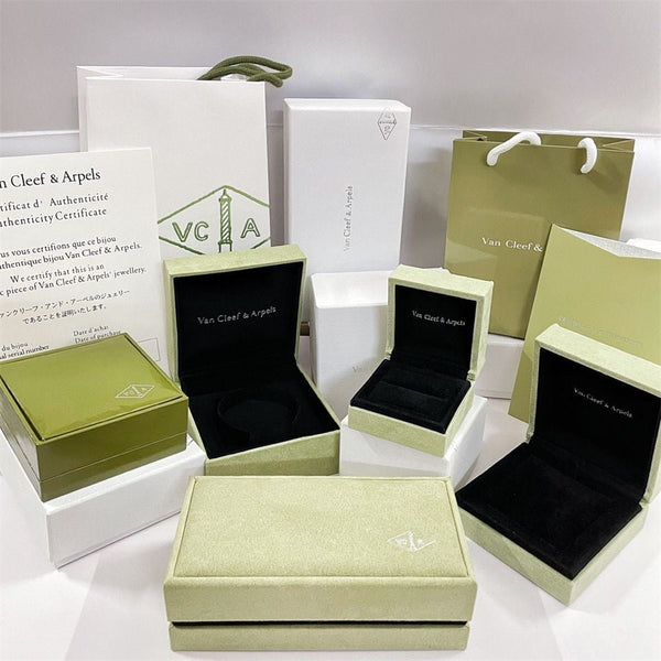 ˇShow YourselfˇVA CLOVER BRACELET NECKLACE RING BOX GIFT BAG