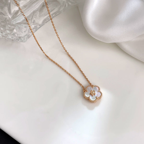 ˇShow YourselfˇLUCKY  WHITE MOP  PLUM BLOSSOM NECKLACE
