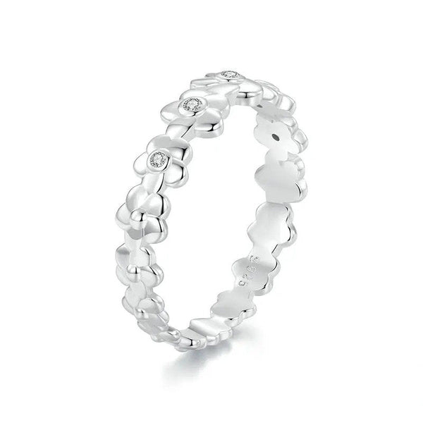 ˇShow YourselfˇFlower Ring Paved with Cubic Zirconia Statement Band Ring